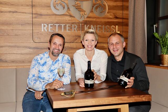 Genussvolle Freude über den Burgunder Reserve bei Christina und Wolfgang Kneissl sowie Weinakademiker Clemens Brugner. | Foto: Alfred Mayer