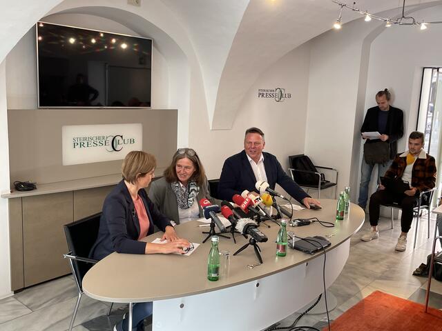 Sind sich (fast) einig: Judith Schwentner (Grüne), Elke Kahr (KPÖ) und Michael Ehmann (SPÖ) bilden in Graz eine linke Koalition. | Foto: Regionalmedien Steiermark