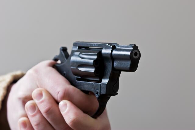 Ein Deutscher griff zum Schreckschussrevolver. | Foto: stock.adobe.com/AGphotographer