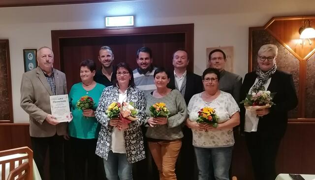 Ex-Obmann Sepp Kraschitzer, Helga Braun, René Mersol, Aniko Kellner, Stefan Haselbacher, Claudia Ostermann, Neo-Obmann Marcus Kellner, Renate Stifter, Vizebürgermeister Johann Gansterer, Stadträtin Christine Vorauer. | Foto: privat