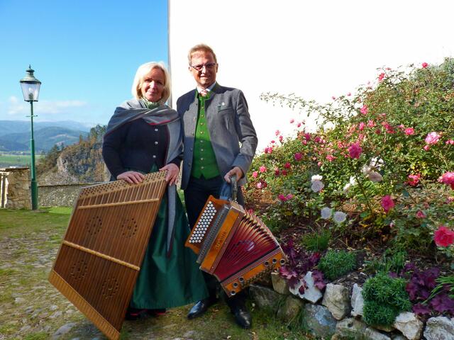 Gabriele und Gottfried Hubmann organisierten mit dem Verein "Freiensteiner Volkskultur" die Musikanten-Wallfahrt. | Foto: Freiensteiner Volkskultur