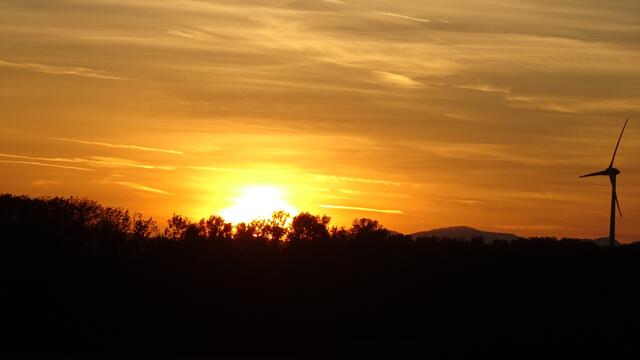 Titelbild 1: Ein Sonnenuntergang in Weigelsdorf ... | Foto: S.Plischek