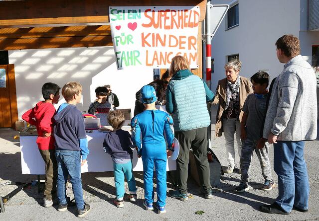 Die NIFF (Nachbarschafts Initiative Fürstenweg Fischerhäuslweg) stellt die Verkehrssicherheit für Kinder in den Mittelpunkt.