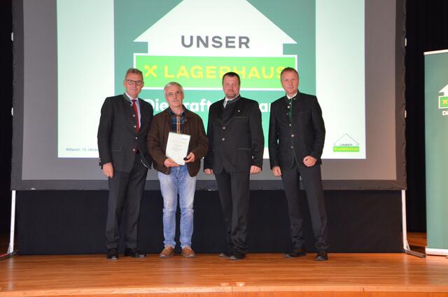 RWA-Vorstandsdirektor Stefan Mayerhofer, Andreas Nebauer, Obmann Gerhard Bayer, Geschäftsführer Wolfgang Gwiß. | Foto: RLH Waidhofen/Thaya