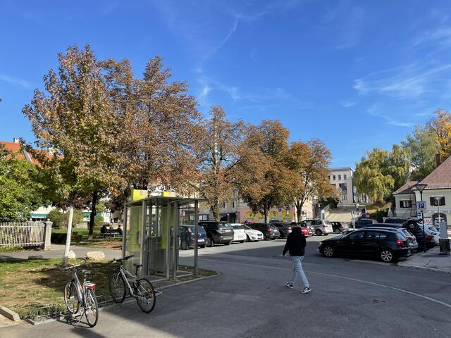 Hier soll die Einfahrt für die neue Tiefgarage mit 150 Stellplätzen entstehen.  Was mit der bestehenden Tiefgarage passiert, ist ungewiss. | Foto: Meinbezirk.at