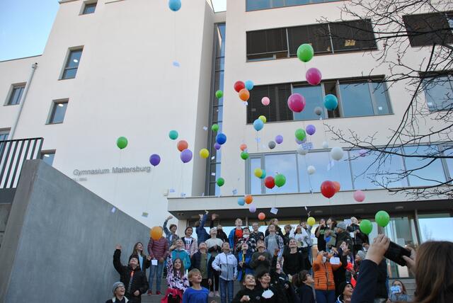 Der Höhepunkt des Tages - die Luftballonaktion | Foto: Gymnasium Mattersburg