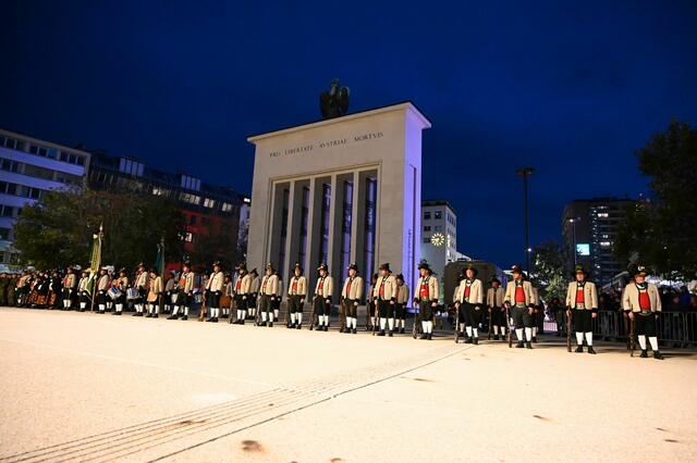 Die Schützenkompanie Uderns-Kleinboden umrahmte den Festakt mit zwei exakten Ehrensalven.