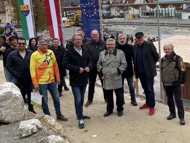 Mit zwölf verschiedenen Trails und Lines, drei Übungsbereichen, einer Aufenthaltsfläche mit Park & Ride und Self-Servicepoint findet man unmittelbar neben dem GKB-Bahnhof in Lannach alles vor, was das Bike-Herz begehrt - davon konnten sich die Gäste und Ehrengäste im Rahmen der Eröffnung auch selbst ein Bild machen.