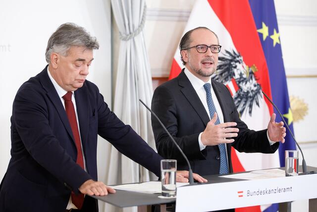 Am Nationalfeiertag hielten Alexander Schallenberg und Werner Kogler ihre erste gemeinsame Pressekonferenz.