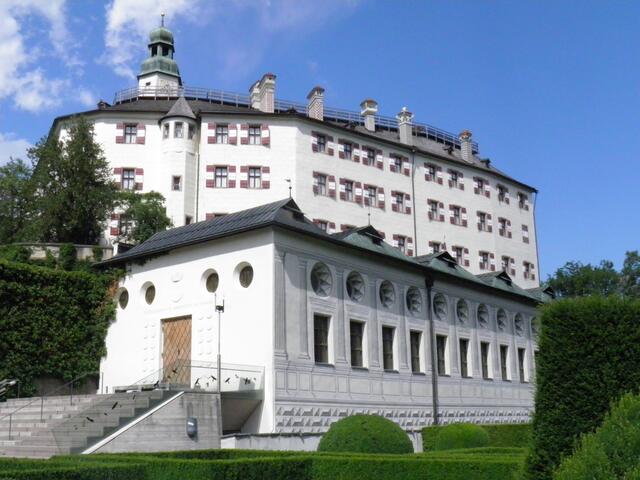 Schloss Ambras belegt den neunten Platz im Ranking der beliebtesten Schlösser auf Instagram. | Foto: BezirksBlätter
