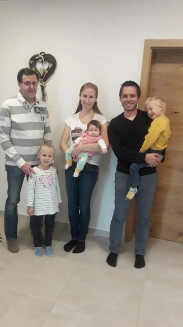 Willi Pitterle, Sophie, Roswitha, Marie, Roman und Jonas Plattner