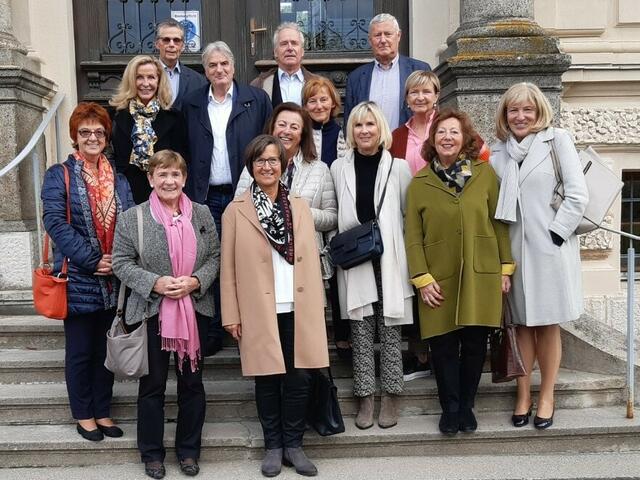 Von links: Hermine Paulič, Sissy Metzger, Claudia Mähring, Gerhard Koinig, Norbert Raß, Christiane Hechenberger, Edith Jäge, Wilfried Wiltsche, Ingeborg Schoditsch, Liselotte Adlbauer, Wolfsgang Jäger, Gertraud Pöcheim, Ulrike Winger und Sigrid Gallent