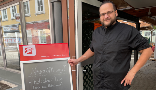 Der Wahl-Fürnitzer Stefano Burrato vor dem neuen Lokal in der Klagenfurter Straße in Villach. Es heißt "Stella Marina".