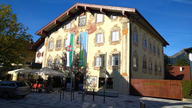 Das Museum im Grünen Haus in Reutte darf nun bis ins Jahr 2026 das österreichische Museumsgütesiegel tragen.  | Foto: Museumsverein