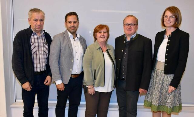 v.l.n.r Fraktionsobmann FPÖ Leopold Günzinger, Gemeindevorstand Raimund Schneebauer, Fraktionsobfrau ÖVP Gabriele Unfried-Priewasser, Bürgermeister Gerhard Wipplinger und Vizebürgermeisterin Eva Pirklbauer | Foto: Gemeinde St.Georgen