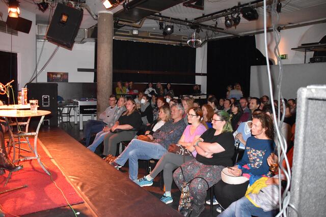 Zur Lesung von Ursula Poznanski und Clemenst Murath  kamen zahlreiche Krimifans. | Foto: Viktoria Gstir