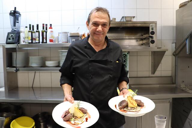 Chefkoch und Peterbrünnl-Besitzer Günter Heumader weiß, wie man für große Augen am Esstisch sorgt. | Foto: Ricarda Stengg