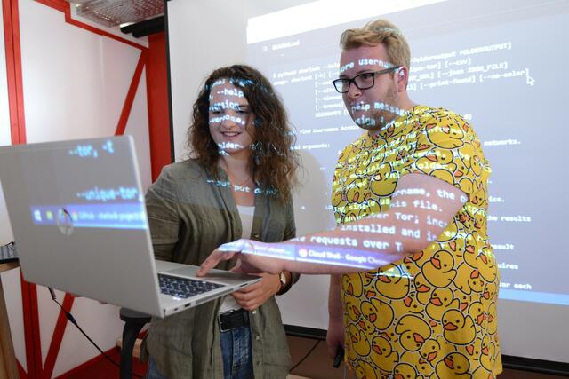 CAP.-Trainer Stefan Stanzel setzt beim neuen Lehrgang "AHS+Cybersecurity" auf einer spielerische Vermittlung der Lehrinhalte. | Foto: Claus Muhr