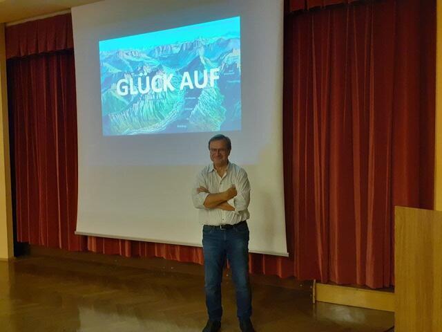 Kurt Hörtner bei einem seiner Vorträge 
