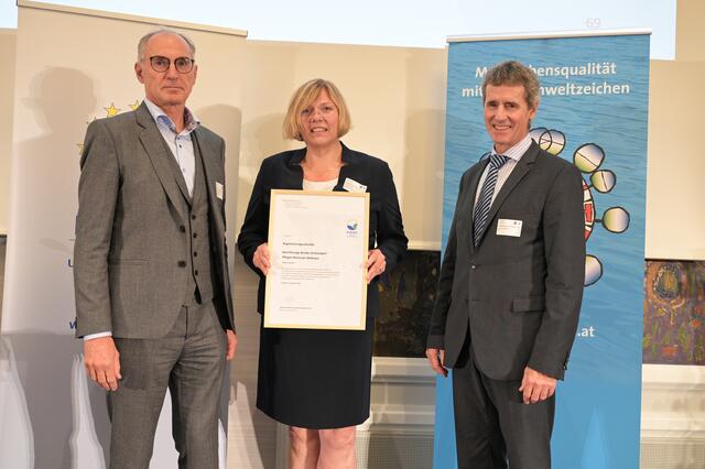 Gesamtleiter Barmherzige Brüder Kritzendorf Direktor Andreas Weinmüller, Kaufmännische Direktorin Karin Schmidt, Sektionschef Christian Holzer | Foto: William Tadros /BMK