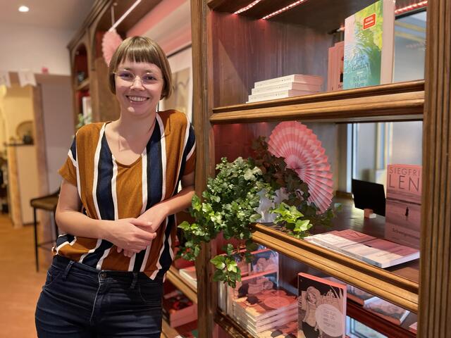Luisa Thies sieht "Wechselseitig" als Galerie, es sei ihr wichtig, bei wenig Büchern zu bleiben. Es soll um das Entdecken und um Inspiration gehen.