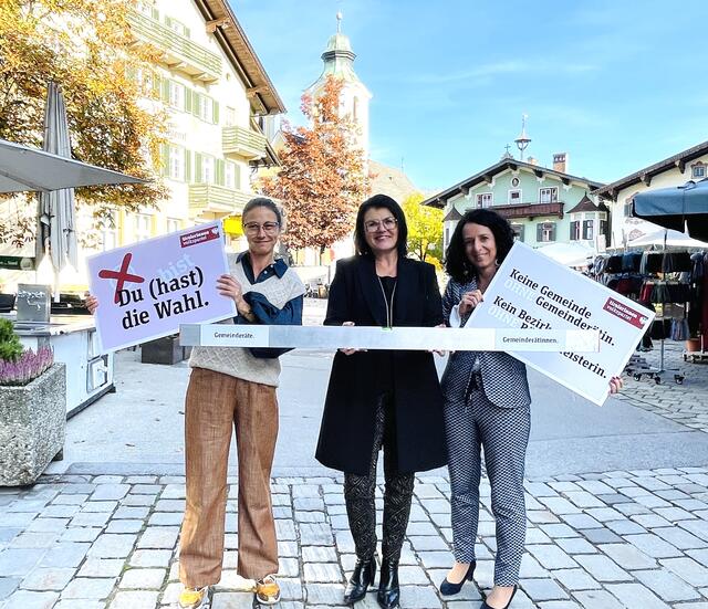 "Du bist die Wahl": Susanne Hartrumpf, Elisabeth Pfurtscheller, Margreth Falkner. | Foto: Kogler