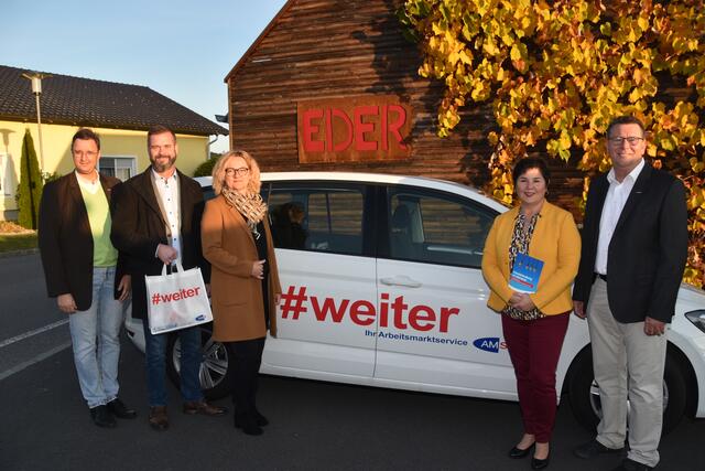 Arbeitsmarktservice und Wirtschaftskammer gemeinsam in Burgauberg: Thomas Novoszel, Gerd Friedl, Sonja Marth, Angelika Csencsits, Roman Eder (von links). | Foto: Martin Wurglits
