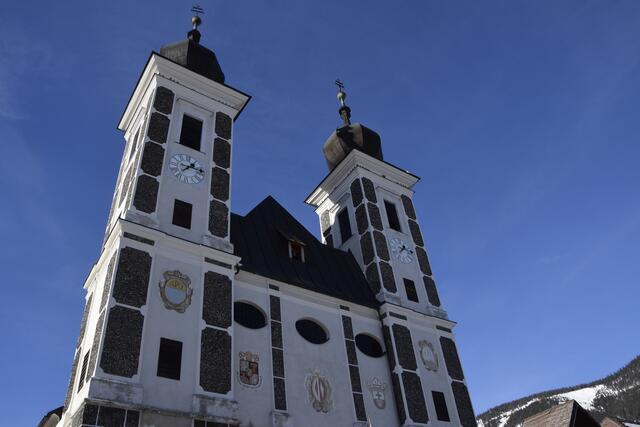 Die Wallfahrtskirche und der Pfarrhof von Frauenberg wurden bei einem Erdbeben Anfang 2021 erschüttert. | Foto: Hollinger