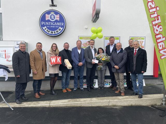 Wiederöffnung: Amtmann Gerhard Granitz, Ronald Tanczos, Katharina Bagdy, Josef Kropf, Bürgermeister Josef Korpitsch, Johann Holzmann, Rosalinde Riegler, Ewald Schnecker, Heinz Langerwisch, Pfarrer Anton Pollanz, Vizebürgermeister Wolfgang Deutsch (v.l.) | Foto: Elisabeth Kloiber