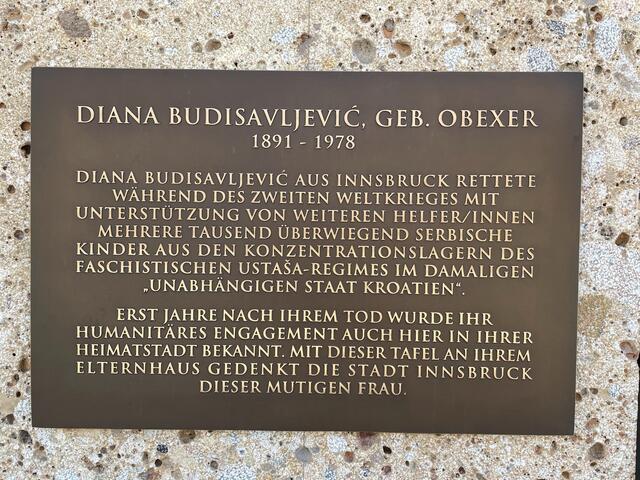 Die Gedenktafel wurde aufgrund der Pandemiesicherheitsmaßnahmen am 7. April 2021 in einem kleineren Kreis der Vertreter der Stadt Innsbruck am Obexer-Haus eingeweiht, der Festakt fand jetzt statt.