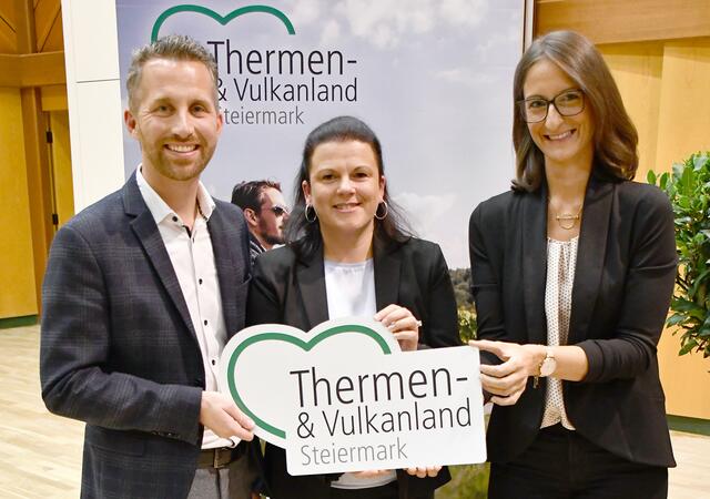 Vorsitzende Sonja Skalnik (M.) mit mit Stellvertreter Philip Borckenstein-Quirini und Finanzreferentin Veronika Kollmanitsch. | Foto: Thermen- und Vulkanland