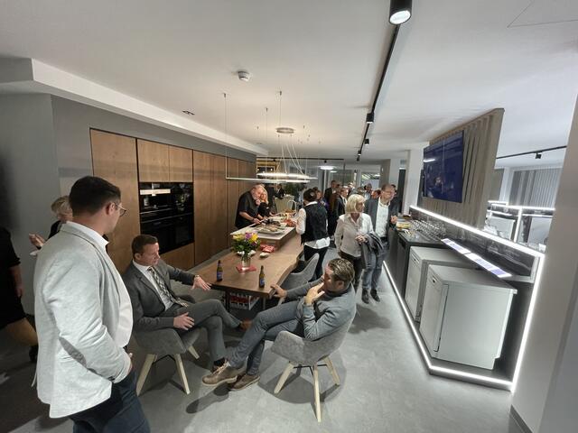 Erster Rundgang durch das neue Miele-Center, Küchen- und Möbelstudio. | Foto: Hofbauer