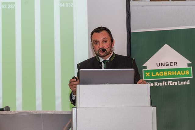 Zufrieden über die Entwicklung der Lagerhausgenossenschaft und der Bewältigung der Herausforderungen zeigte sich Geschäftsführer Martin Obernberger. | Foto: Alfred Hofer