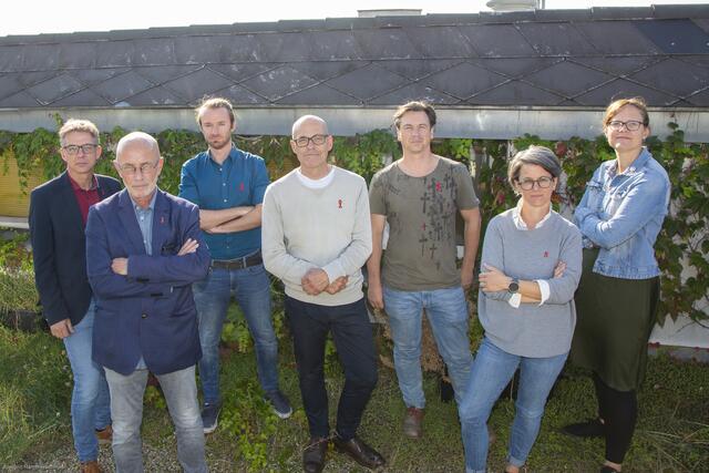 Die Leiter der Österreichischen Aids-Hilfen v. l. n. r. Manfred Rupp (Steiermark), Klaus Stummer (Oberösterreich), Georg Gierzinger (Tirol), Günther Nagele (Kärnten, Mitte)), Willi Maier (Salzburg), Angela Knill (Vorarlberg), Andrea Brunner (Wien, Niederösterreich und Burgenland) kämpfen vereint gegen die Stigmatisierung von HIV-positiven Menschen | Foto: Aids Hilfe Wien/Hammerschmid