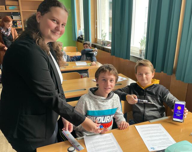 Die glücklichen Gewinner des Quiz freuten sich über ihre Preise | Foto: hlwspittal2021