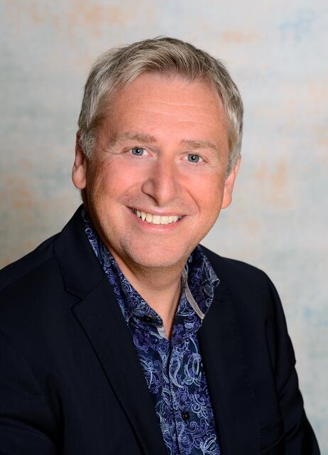 Josef Helmberger ist leidenschaftlicher HAK-Lehrer. | Foto: Foto Fritz