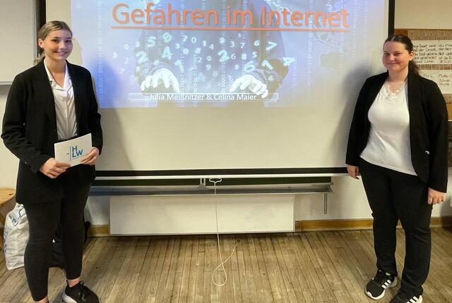 Celina Maier (links) , Julia Meißnitzer (beide 5AHW) | Foto: hlwspittal2021