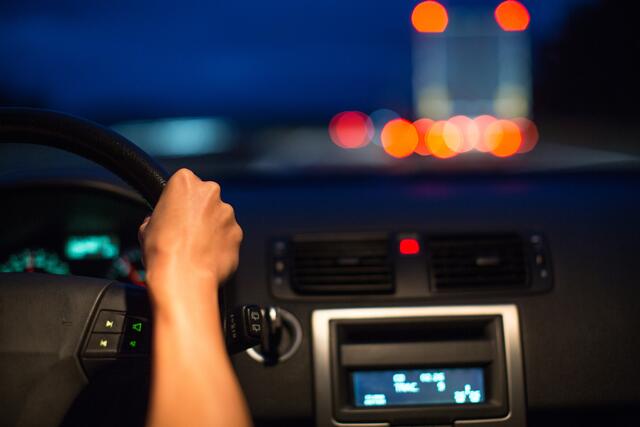 Der 14-Jährige schnappte das Auto des Bruders und fuhr eineinhalb Stunden durch die Gegend. Dabei ramponierte er einen Weidezaun. | Foto: lightpoet_panthermedia