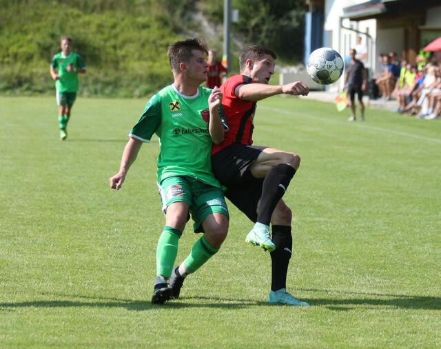 Alexander Schaber (rechts) ist der Torgarant für die SPG Mieminger Plateau, traf bereits 27 Mal. | Foto: sportszene.tirol/Leitner