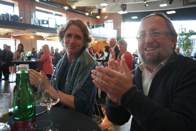 Stefanie Krisper, Abgeordnete zum Nationalrat (NEOS), 
Hannes Stickler, Diakon und Krankenhaus-Betriebsdirektor aus der Steiermark. | Foto: Andrea Glatzer