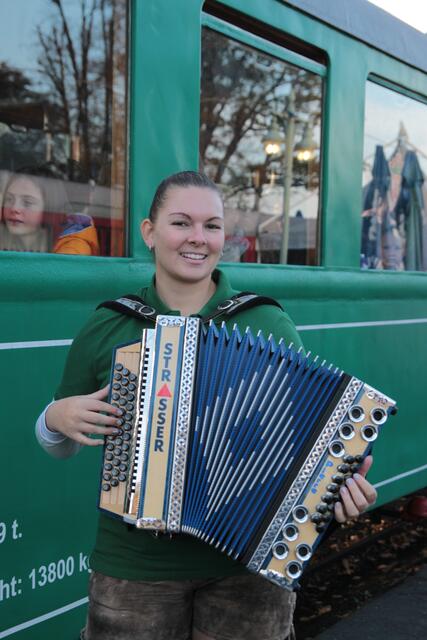 Stefanie Eberhart mit dem Maurerklavier | Foto: Gerhard Langmann