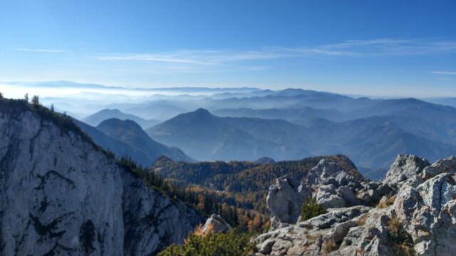 Im Osten der Alpen erhebt sich der Hochlantsch - hier mit Blick Richtung Nordwesten.  | Foto: Christian Pendl