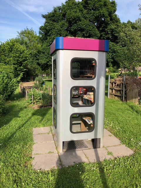 Die Bücherzelle beim Gemeinschaftsgarten in der Muldenstraße 5. | Foto: BRS/Diabl