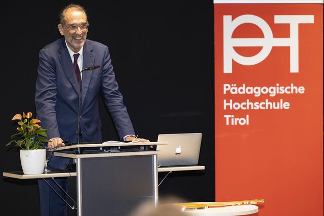 Bundesminister Heinz Faßmann bei seiner Rede im Rahmen der offiziellen Schlüsselübergabe an die PHT.
 | Foto: die Fotografen
