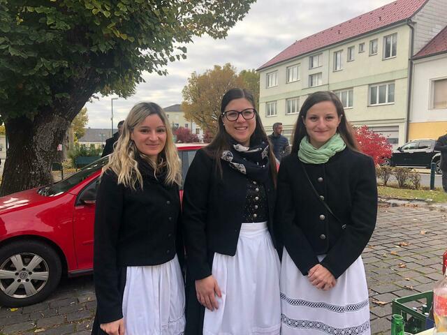 Marketenderinnen Stephanie Lackinger, Denise Kramelhofer und Mareike Wunderler | Foto: Ines Steiner