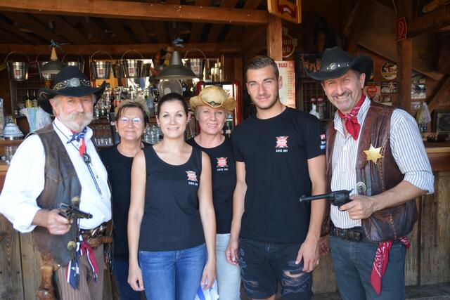 Familie Wurglits lebt das Westernfeeling im Lucky Town seit 25 Jahren: Fritz, Renate, Marie-Christin, Martina, Michael und Sascha Wurglits