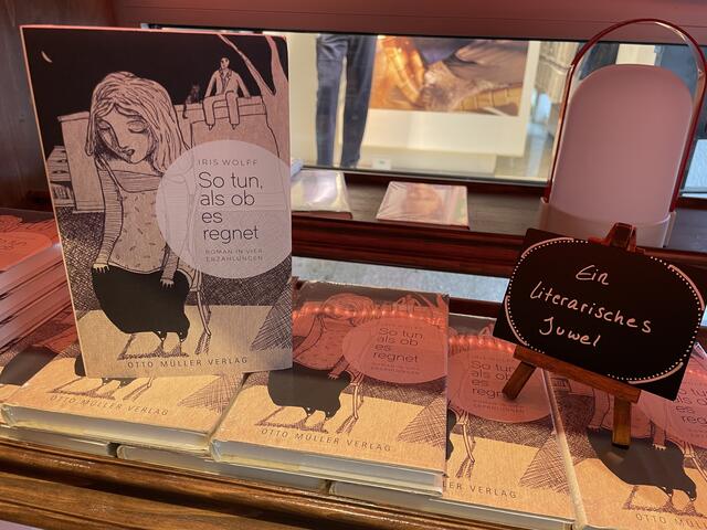 Ausgewählte Bücher in der Buchhandlung "wechselseitig" in Salzburg.