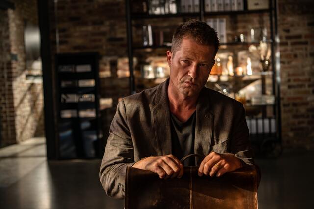 In "Die Rettung der uns bekannten Welt" spielt Til Schweiger den alleinerziehenden Vater Hardy.