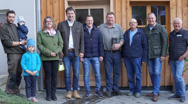 FPÖ-Vorfeldorganisation der Freiheitlichen Bauern zu Besuch am Hof von Franz Wetzelhütter in Fischbach. | Foto: Franz Wetzelhüte