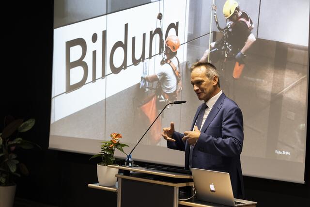Rektor Thomas Schöpf in einer bewegenden Ansprache. | Foto: die Fotografen